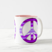 かわいらしい紫色のピースサイン ツートーンマグカップ (正面右)