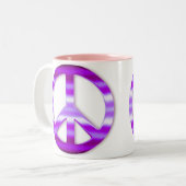 かわいらしい紫色のピースサイン ツートーンマグカップ (正面左)