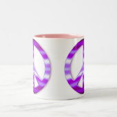 かわいらしい紫色のピースサイン ツートーンマグカップ (中央)