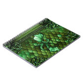 かわいらしい緑ドラゴンのはかりで測られた古代巻の魔法の本 ノートブック (左側)