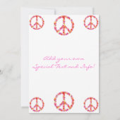 かわいらしい花のピースサインの招待状 セーブザデート (裏面)