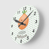 かわいらしい茶色のオニオングリーンの漫画イラストレーション ラウンド壁時計 (傾斜)