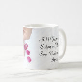 かわいらしい赤紫のピンクのバラのペディキュアのサロン コーヒーマグカップ (正面右)