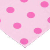 かわいらしい赤面のピンクの水玉模様のパーティー テーブルクロス (アングル)