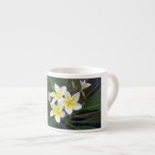 かわいらしく白く及び黄色の熱帯花 エスプレッソカップ (正面右)