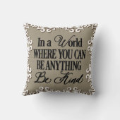 かわいらしく装飾的な枕。 世界 クッション (裏面)