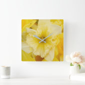 かわいらしく黄色いラッパスイセンの花 スクエア壁時計 (ホーム)