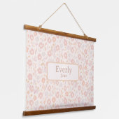 かわいらしソフトフラワーカスタムズベビーネームアート 吊り下げ型タペストリー (傾斜あり)