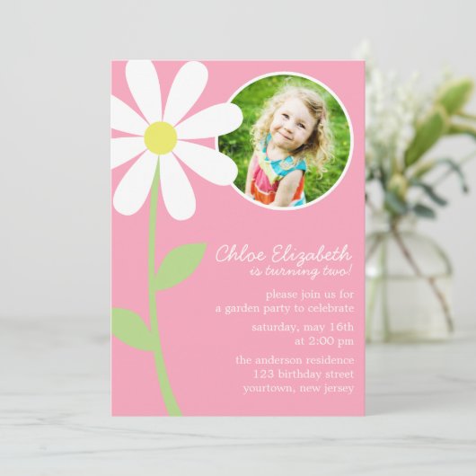 かわいらしデイジーフラワーフォト誕生日 招待状 (スタンド正面)