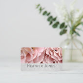 かわいらしバラ花びらピンクとグレーの花写真 名刺 (スタンド正面)