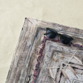 かわいらしピンク色のアステカインスパイア模様 ビーチタオル (インサイチュ)