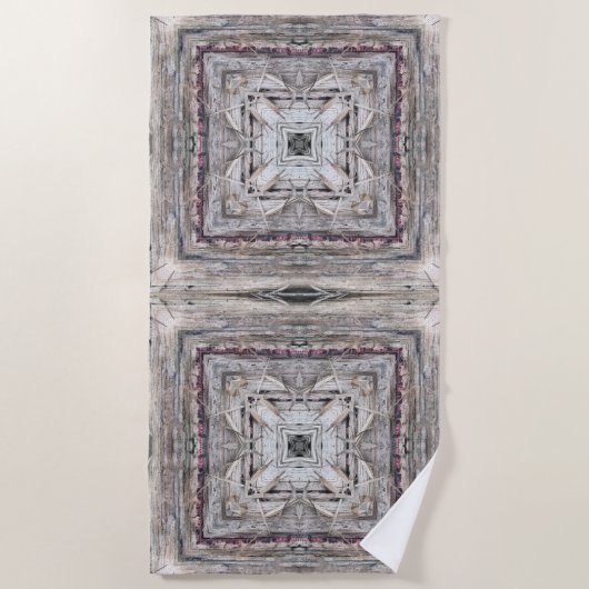 かわいらしピンク色のアステカインスパイア模様 ビーチタオル (正面)