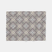 かわいらしピンク色のアステカインスパイア模様 フリースブランケット (正面(横))