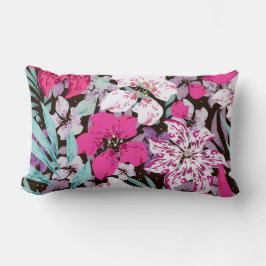 かわいらしフローラの装飾的な目を引く ランバークッション