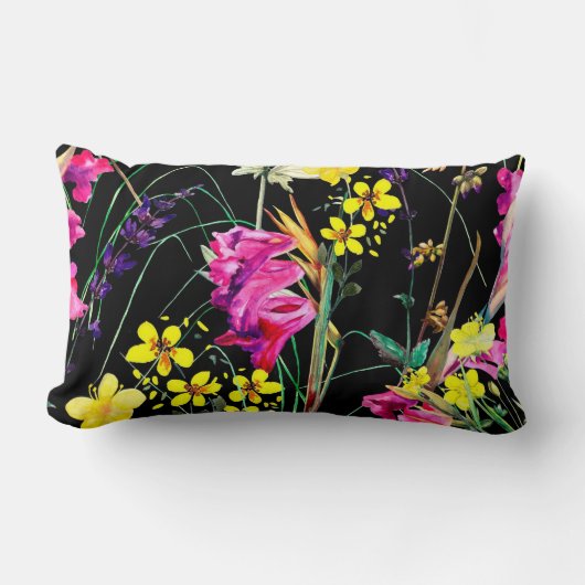 かわいらしフローラの装飾的な目を引く ランバークッション (正面)