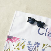 かわいらしフローラ野パターン(の模様が)ある花モノグラムの ビーチタオル (インサイチュ)