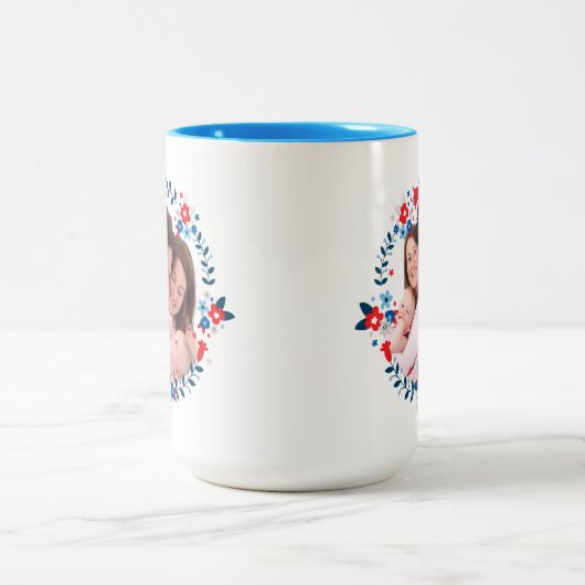 かわいらしモダンフローラリースカスタム写真 ツートーンマグカップ (中央)