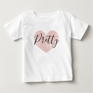 かわいらし赤面ピンクハートベビーtシャツかわいい女の子 ベビーTシャツ
