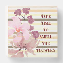 かわいらし赤面色フローラストライプの