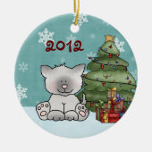 かわいパーソナライズされたい子猫とクリスマスツリー セラミックオーナメント (正面)