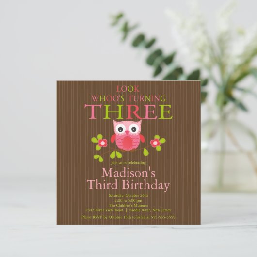 かわいモダンいフクロウ3歳の誕生日パーティの招待状 招待状 (スタンド正面)
