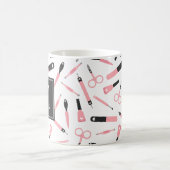 かわいモノグラムのいピンクのマニキュリストの道具の柄 コーヒーマグカップ (中央)