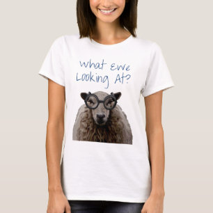 か見ているどんな雌ヒツジ Tシャツ