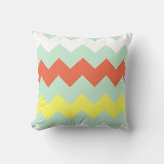 がっしりしたシェブロン-ミントか珊瑚または日光 クッション (正面)