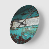 がらくた部品置き場のヴィンテージ車の50年代のティール(緑がかった色)の水 ラウンド壁時計 (傾斜)