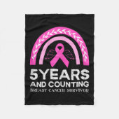 がんを克服したT型5年がんフリーピンクのレインブ フリースブランケット (正面)