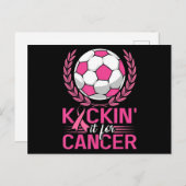 がんサッカーピンクリボン乳房の缶のためにそれをキックイン ポストカード (正面/裏面)