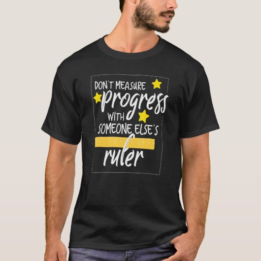 がルーラーティーを取り除いて進歩を測らない Tシャツ (正面)