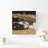 が遊敷壁の時計の下 スクエア壁時計 (ホーム)