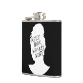 きたない毛、端正なウィスキー フラスク (左)