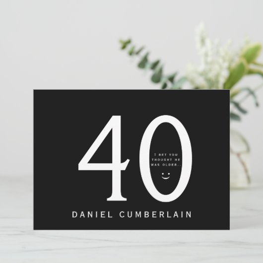 きっとあなたは彼がもっと年上だと思ったはず 40歳の誕生日 招待状 (スタンド正面)