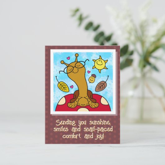 きのこの上に眼鏡をかけたかわいいカタツムリ秋 ポストカード (スタンド正面)