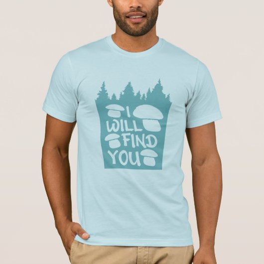 きのこ探しに燃える 森のネイチャーユーモア Tシャツ (正面)