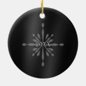きらきらと輝く雪の結晶の写真 黒 オーナメント (裏面)