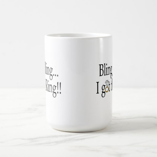きらきら光るなきらきら光る私はリングの結婚式の婚約を得ました コーヒーマグカップ (中央)
