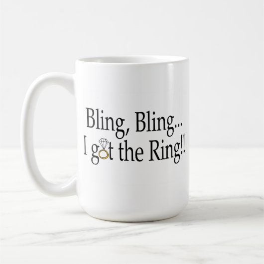 きらきら光るなきらきら光る私はリングの結婚式の婚約を得ました コーヒーマグカップ (左)