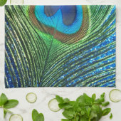 きらびやかで青い孔雀の羽の静物画 キッチンタオル (折り畳み)