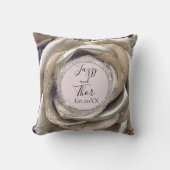 きらびやかなシルバーバラ花びら パーソナライズされた クッション (正面)