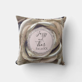 きらびやかなシルバーバラ花びら パーソナライズされた クッション