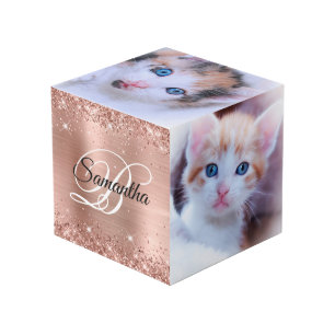 きらびやかなバラゴールドフォイルファンシーモノグラム フォトキューブ