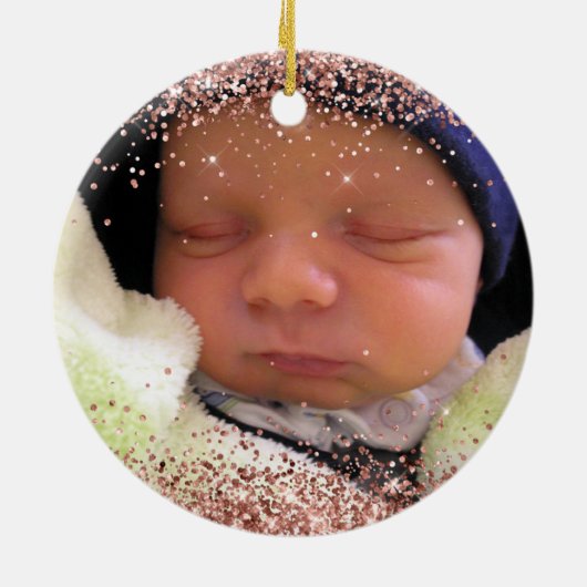 きらびやかなバラ金ゴールドおばあちゃんの私の初めてのクリスマス セラミックオーナメント (裏面)