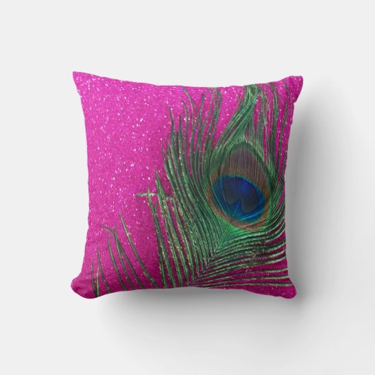 きらびやかなピンクの孔雀の羽の静物画 クッション (正面)