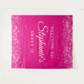 きらびやかなホットピンクスイート16誕生日へようこそ タペストリー (正面(横))