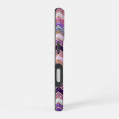 きらびやかな紫とピンクのジグザグ模様 iPhone 16ケース (右側面)