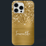 きらびやかな金ゴールドのガラス名 iPhone 15 PRO MAXケース<br><div class="desc">新しカスタマイズい電話に対して独自のケースを作成するための手書きスタイルスクリプト。モノグラムイニシャルを追加して、名イニシャルの組み合わせを作成する。ブラッガーリード金フェイク属箔の背景の上の金ゴールドグリッター。金属箔、スパークル、グリッターは、写真のようにプリントするデジタルアートである。</div>