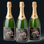 きらめくすてきジュースきらめくChristmas Wine Bot スパークリングワインラベル<br><div class="desc">フェスティバルホリすてきージュースきらめくワインボトルラベル。ワイン好おもしろいき、バーきらめくテンダー、または休日のパーティーのホステスのためのキュートとギフト。ホリ離れーのタイポグラフィと果実は手のまわりに文字で渦巻いた。「きらめく」を任意の名前に変更するクリックか、「カスタマイズ」を変更して自分の文字やクリスマスのパーティーの好意のための名前を追加する。</div>